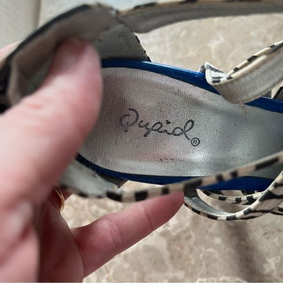 Qupid zebra print 5” heel zipper on back size 8 - Picture 5 of 12